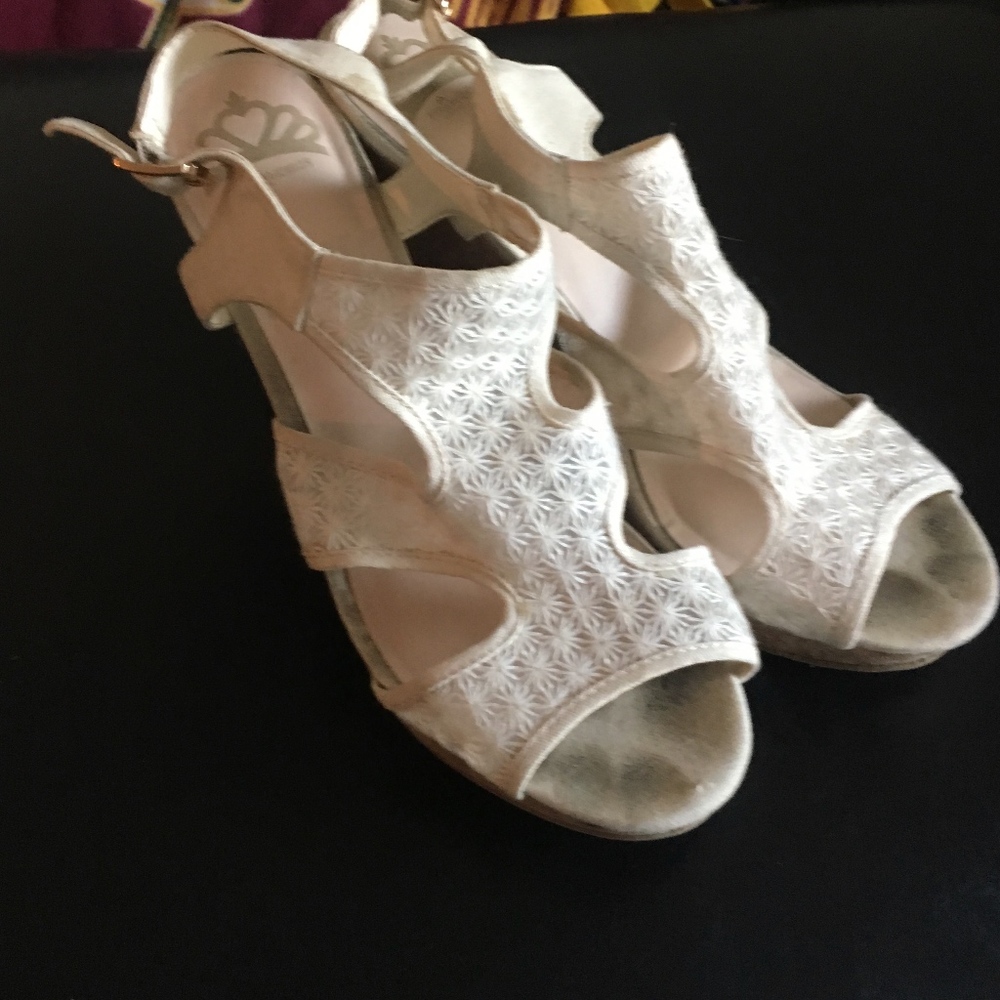 White wedges
